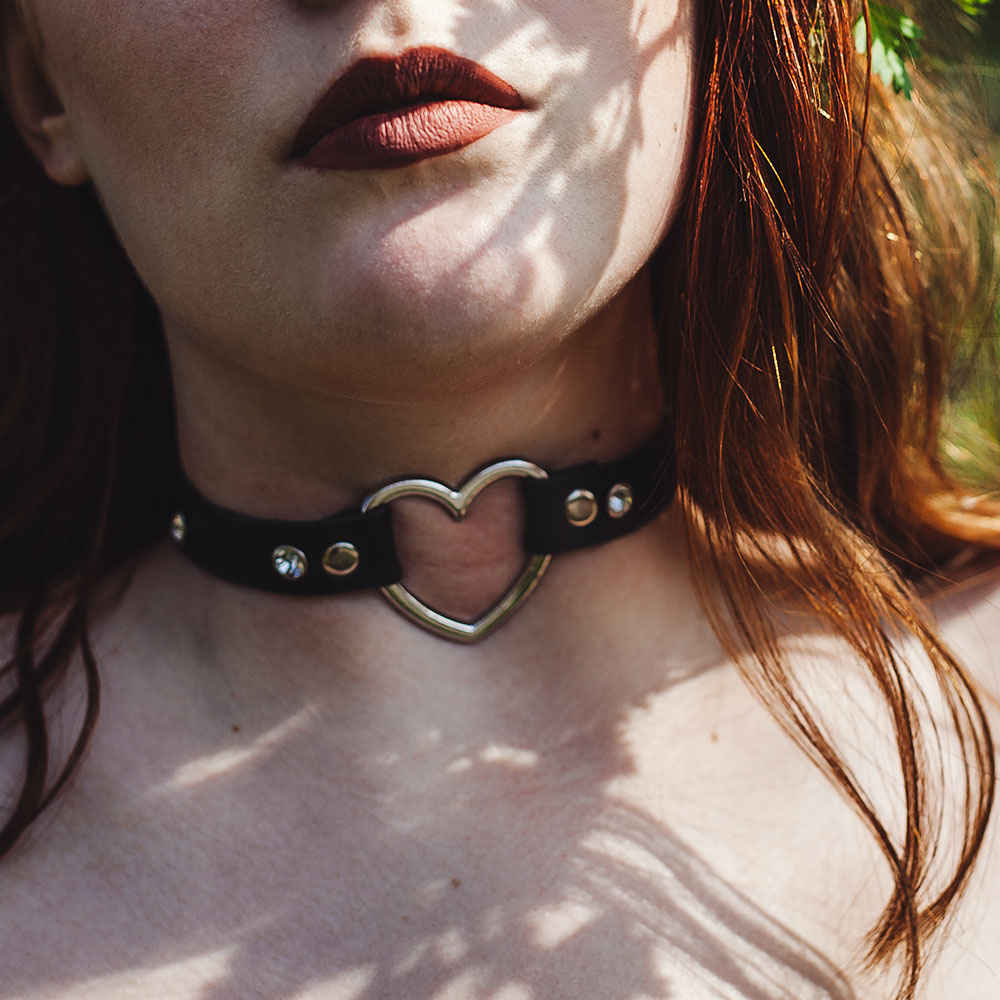 Bullet 69 Funky Punk - 1 row heart Halsband - Schwarz